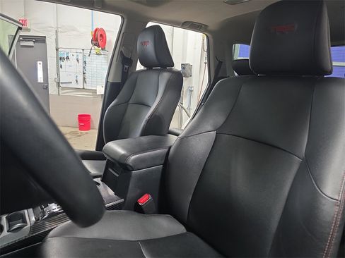 Used 2022 Toyota 4Runner TRD Off-Road Premium image 14