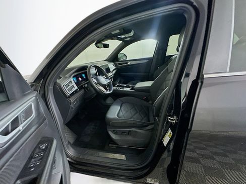 Used 2025 Volkswagen Atlas Cross Sport SE image 13