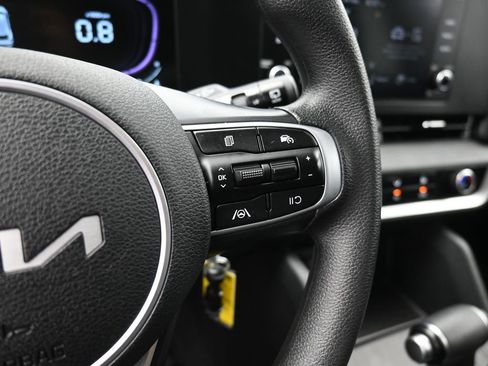 Used 2025 Kia Sportage LX image 7