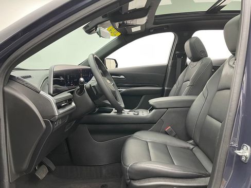 Used 2024 Cadillac XT4 Luxury w/ Cold Weather Package FWD image 19
