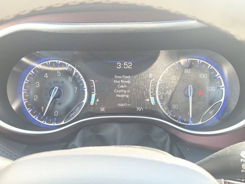 Used 2018 Chrysler Pacifica Limited w/ Advanced Safetytec Group FWD image 39