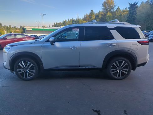 New 2025 Nissan Pathfinder Platinum w/ Cargo Package image 2