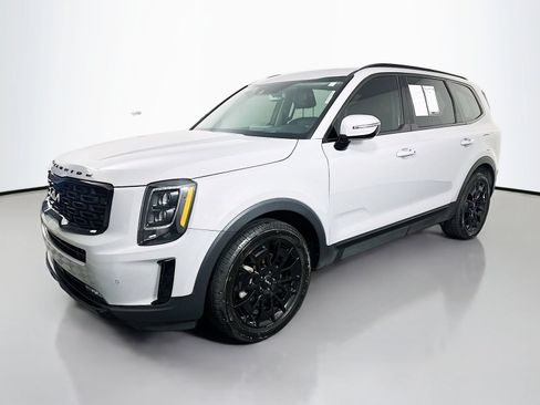 Used 2022 Kia Telluride SX w/ SX Prestige Package AWD/4WD image 3