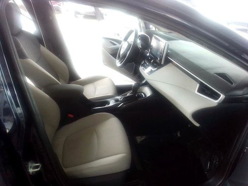 Used 2021 Toyota Corolla LE image 18