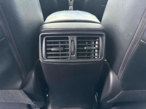 Used 2018 Nissan Rogue SL image 18