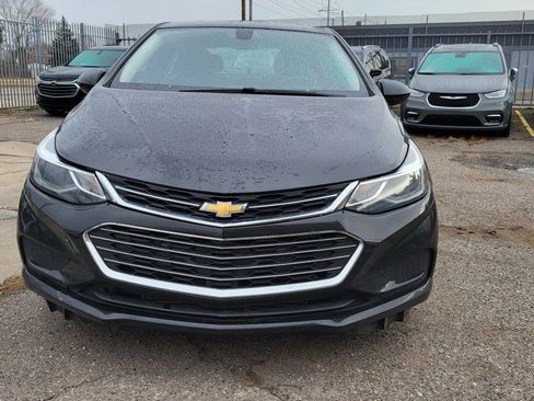 Used 2018 Chevrolet Cruze LT w/ Sun And Sound Package image 3