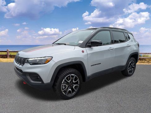 Certified 2025 Jeep Compass Trailhawk w/ Trailhawk Elite Group AWD/4WD image 4