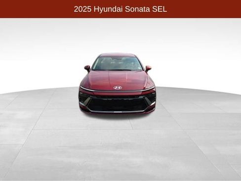 Used 2025 Hyundai Sonata SEL FWD image 2
