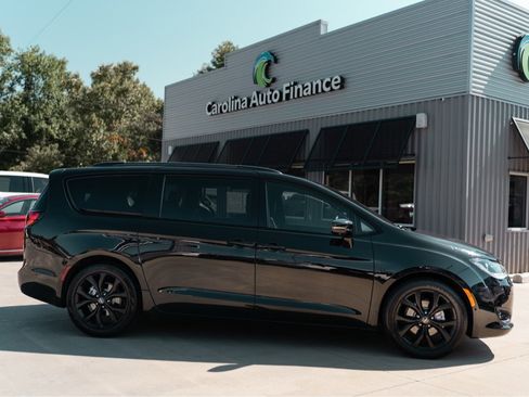 Used 2019 Chrysler Pacifica Limited w/ Advanced Safetytec Group image 6