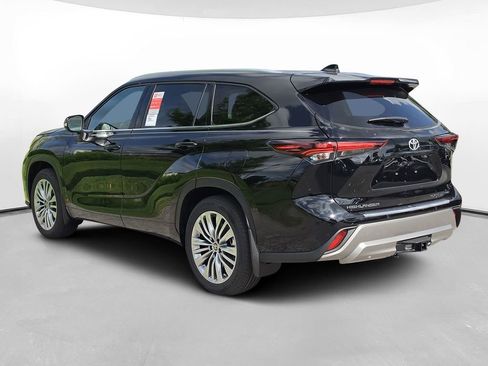 New 2026 Toyota Highlander Platinum AWD/4WD image 6