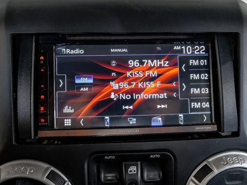 Used 2016 Jeep Wrangler Unlimited Sahara w/ Connectivity Group AWD/4WD image 26