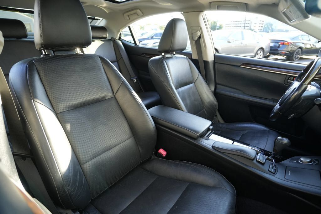 Used 2015 Lexus ES 350 w/ Ultra Luxury Package FWD image 31