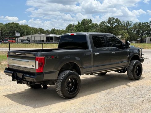 Used 2017 Ford F250 Platinum AWD/4WD image 3