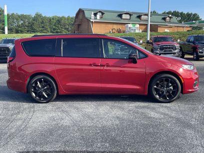 New 2026 Chrysler Pacifica Select w/ S Appearance Package