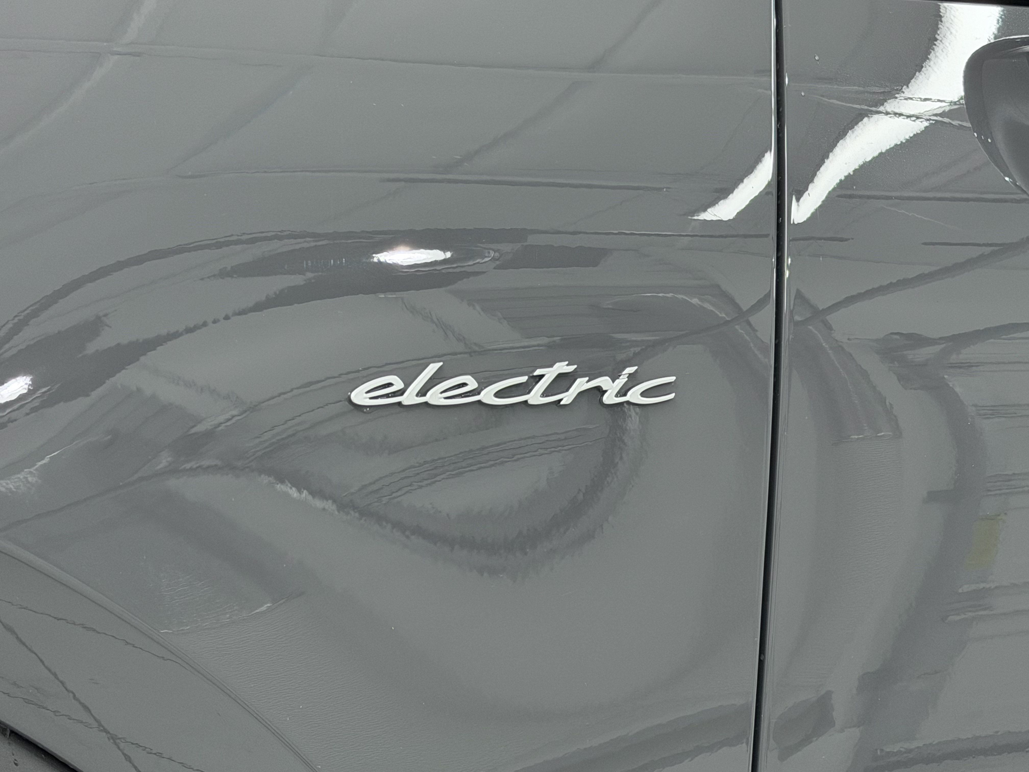 Used 2025 Porsche Macan 4S Electric AWD/4WD image 71