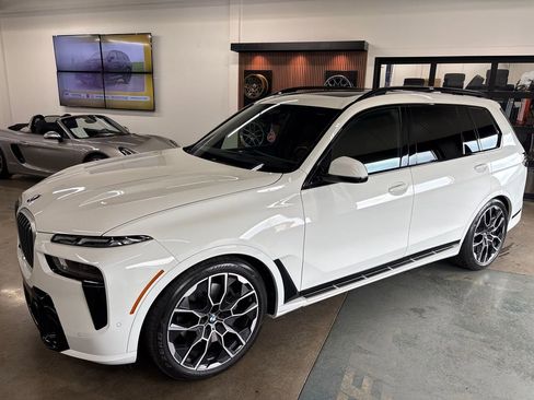 Used 2024 BMW X7 xDrive40i w/ M Sport Package AWD/4WD image 3