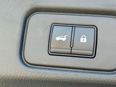 Used 2023 Nissan Pathfinder Platinum image 40