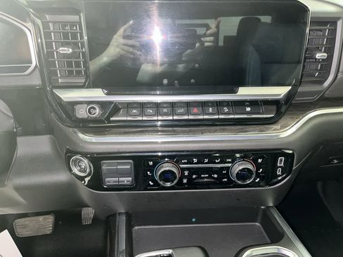 Used 2023 Chevrolet Silverado 1500 LTZ w/ LTZ Convenience Package II AWD/4WD image 21