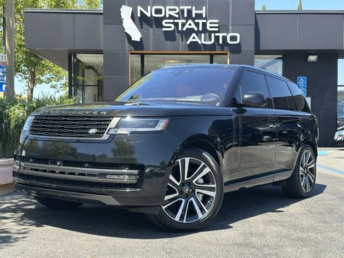 Used 2023 Land Rover Range Rover SE AWD/4WD image 2