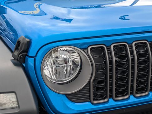 Used 2025 Jeep Wrangler Sport image 9