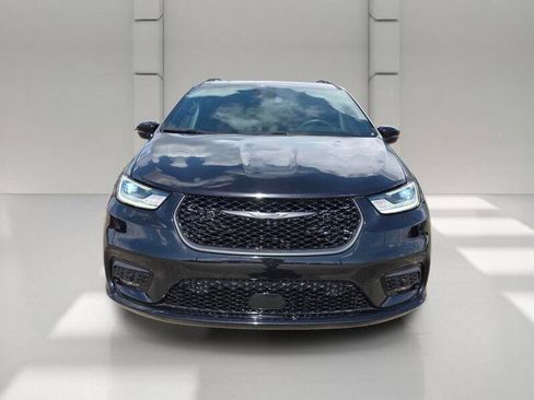 Used 2024 Chrysler Pacifica Touring-L w/ S Appearance Package AWD/4WD image 8
