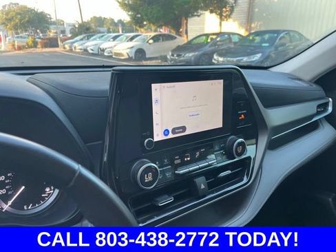 Used 2024 Toyota Highlander LE FWD image 23