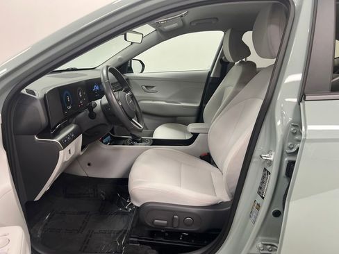 Used 2025 Hyundai Kona SEL image 11