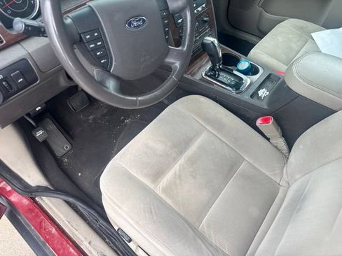 Used 2009 Ford Taurus SE FWD image 11