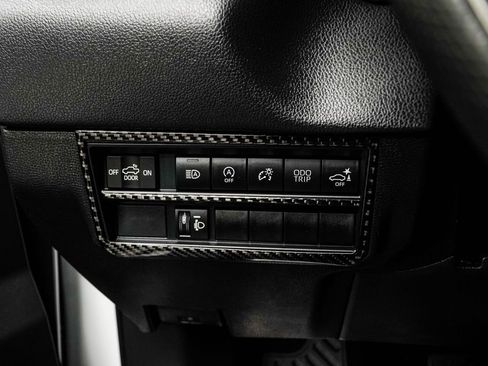 Used 2025 Toyota Tundra Limited AWD/4WD image 32