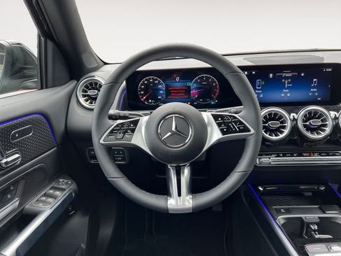Used 2025 Mercedes-Benz GLB 250 4MATIC image 12