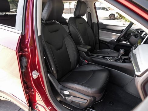 Used 2022 Jeep Compass Limited image 46