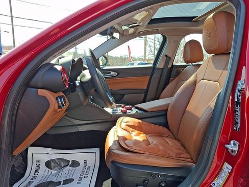 Used 2019 Alfa Romeo Giulia AWD image 13