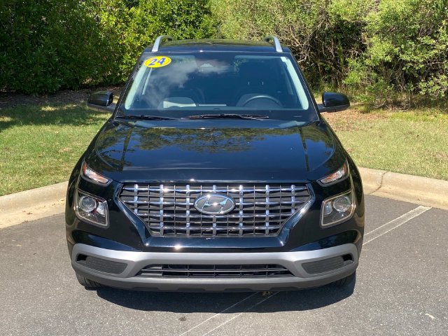 Used 2024 Hyundai Venue SEL FWD image 2