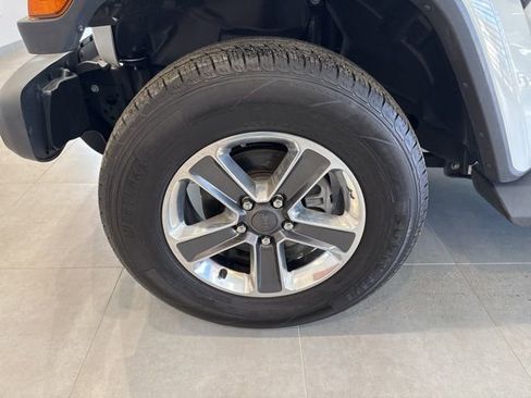 Used 2021 Jeep Wrangler Unlimited Sahara AWD/4WD image 14