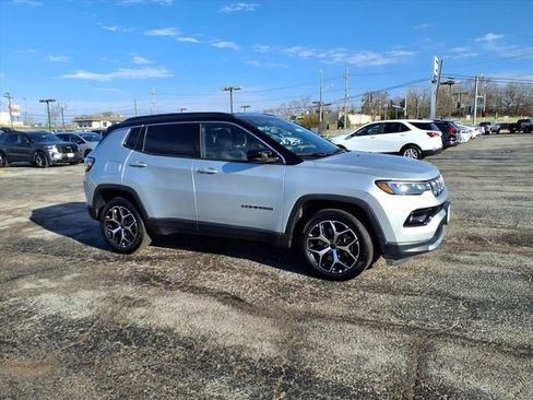 Used 2025 Jeep Compass Limited image 9
