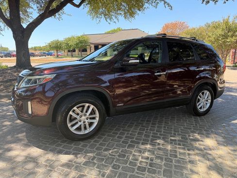 Used 2015 Kia Sorento LX AWD/4WD image 10