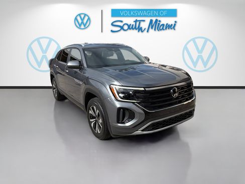 Certified 2024 Volkswagen Atlas Cross Sport SE FWD image 1