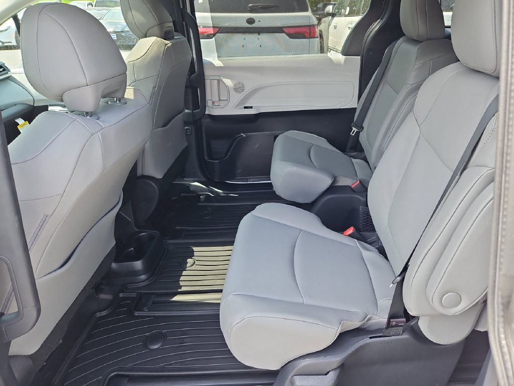 New 2026 Toyota Sienna XLE AWD/4WD image 22
