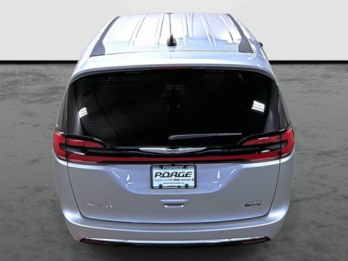 New 2026 Chrysler Pacifica Select image 3