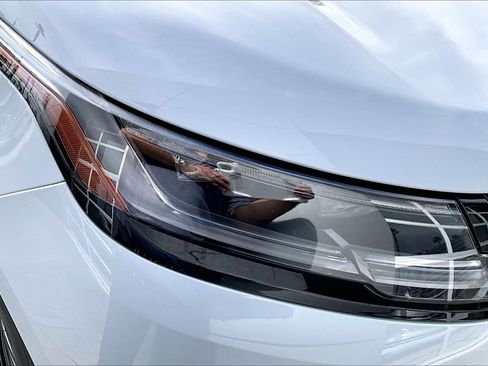 Used 2025 Land Rover Range Rover Velar Dynamic SE image 28