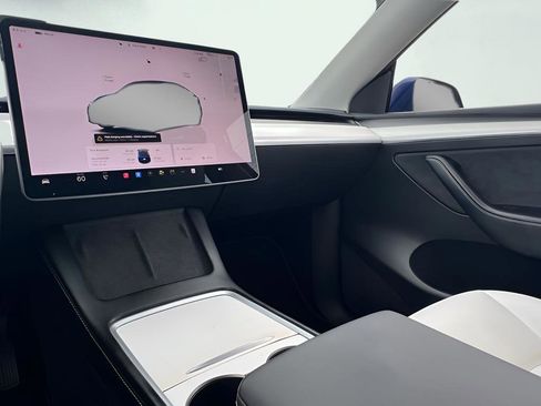 Used 2023 Tesla Model Y Long Range AWD/4WD image 39