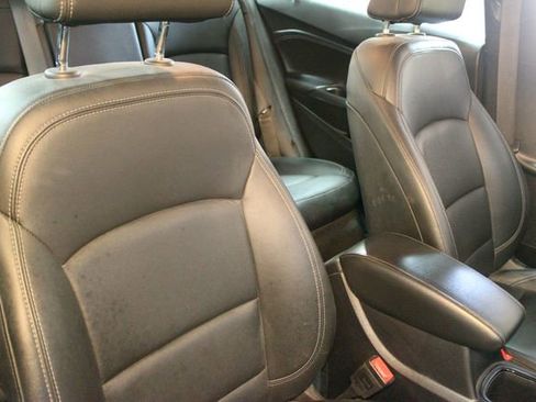 Used 2019 Chevrolet Cruze Premier image 11