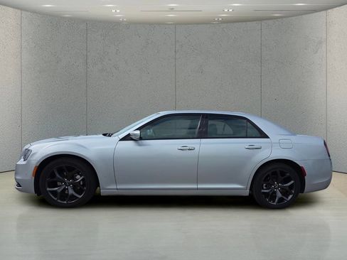 Used 2023 Chrysler 300 S RWD image 9