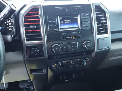 Used 2015 Ford F150 XLT image 15