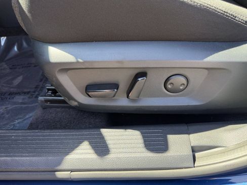 Used 2025 Nissan Rogue SV FWD image 22
