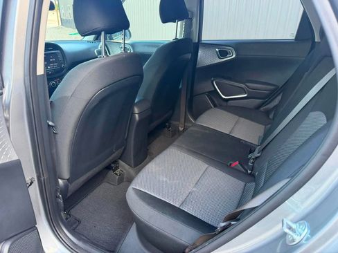 Used 2025 Kia Soul LX w/ LX Technology Package FWD image 13