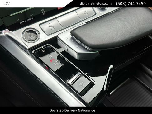 Used 2022 Audi e-tron Premium Plus w/ Premium Plus Package image 33