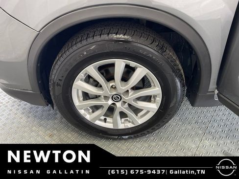Used 2018 Nissan Rogue SV FWD image 34