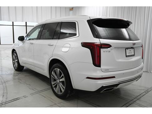 Used 2025 Cadillac XT6 Premium Luxury image 5