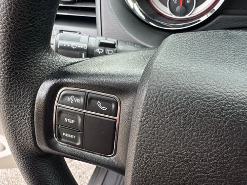 Used 2019 Dodge Grand Caravan SE w/ UConnect Hands-Free Group FWD image 14